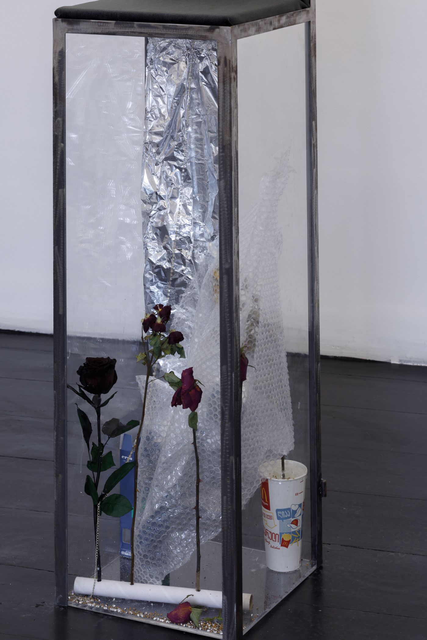 Sitara Abuzar Ghaznawi, Saint, 2021, Metal, Organic glass, Fabric, Found materials, 132 × 35 × 35 cm